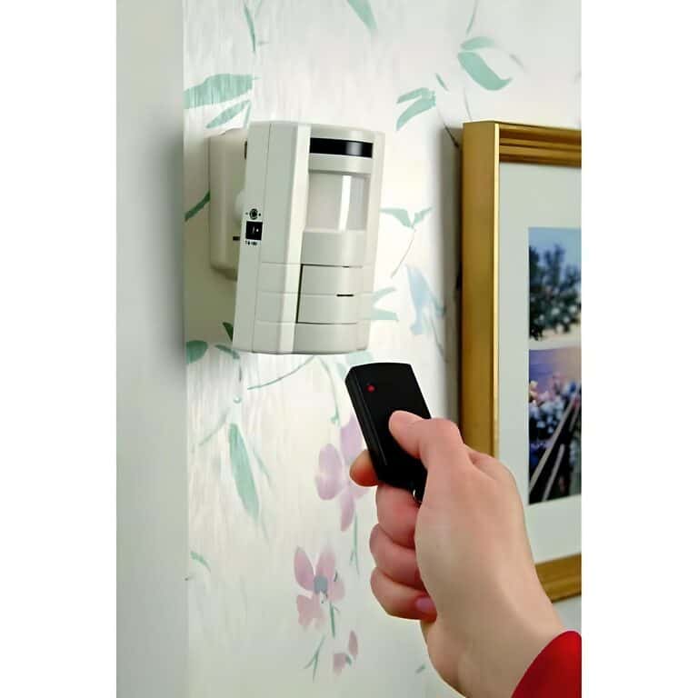 HS4370D Wireless Motion Detector on Wall